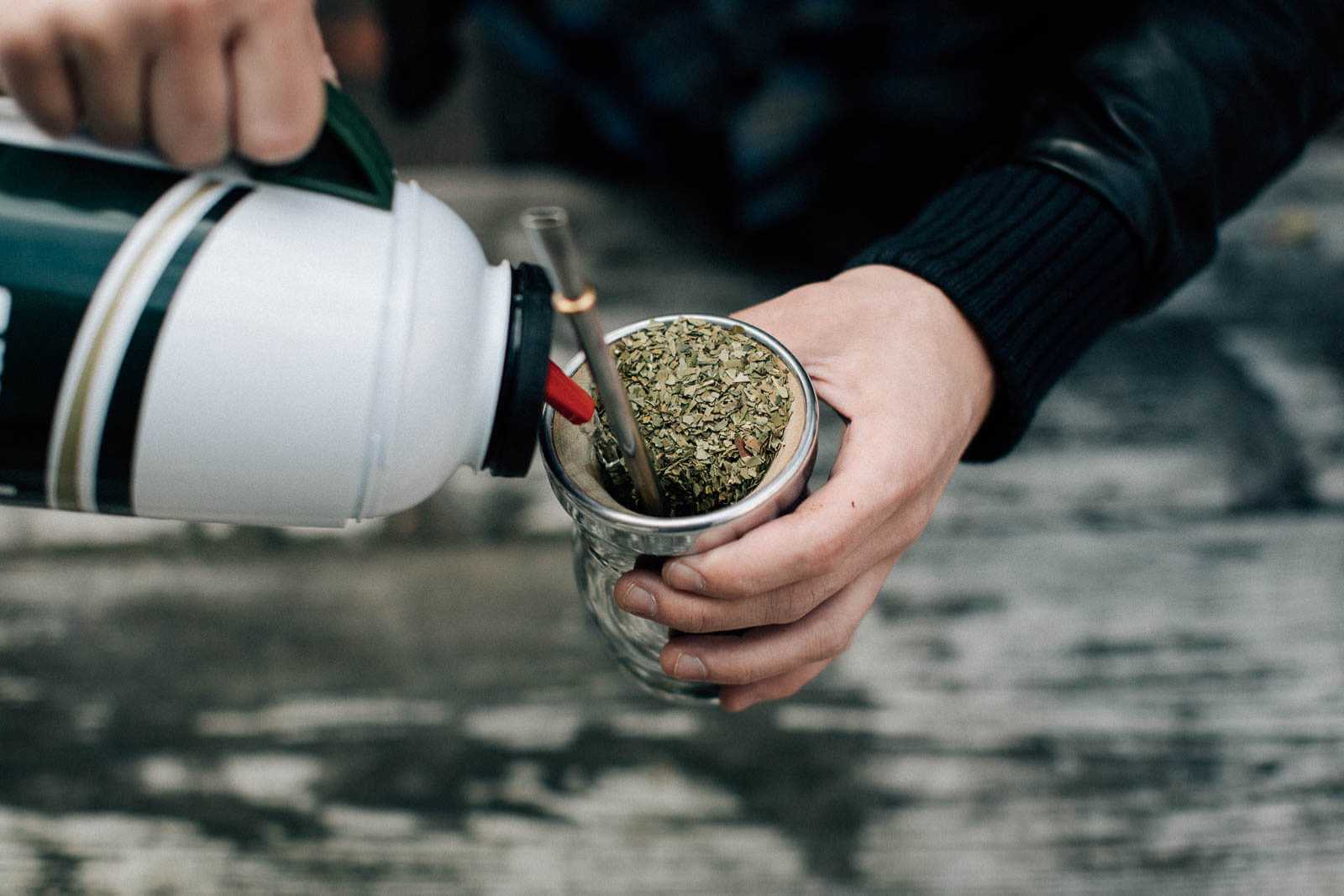 termoska-yerba-mate-termolar-pico-cebador-2